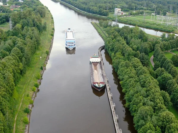 Vista Aérea Barco Pasajeros Del Río Pasa Través Esclusas Canal —  Fotos de Stock