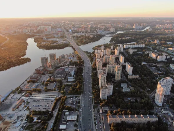 Flygfoto Vacker Stadsbild Vid Solnedgången Panorama Över Stadens Gator Solens — Stockfoto