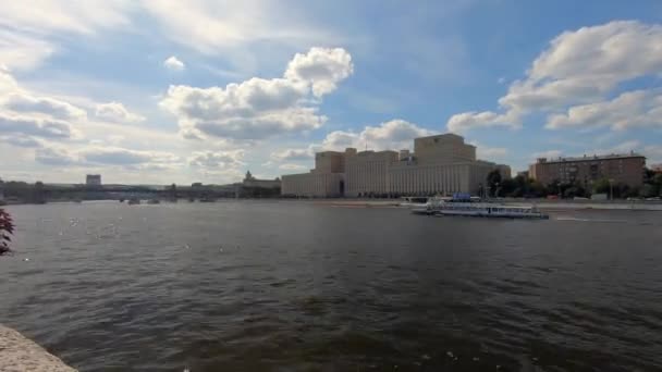 Timelapse Mouvement Des Embarcations Plaisance Long Rivière Par Une Journée — Video