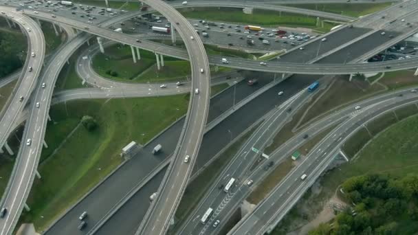 Luchtzichtvlucht Een Meerlagig Transportknooppunt Moskou Bij Zonsondergang Auto Verkeer Snelweg — Stockvideo