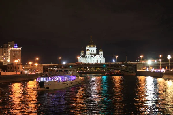 Panorama Nocnego Miasta Światłami Neonowymi Katedra Chrystusa Zbawiciela Nocy — Zdjęcie stockowe