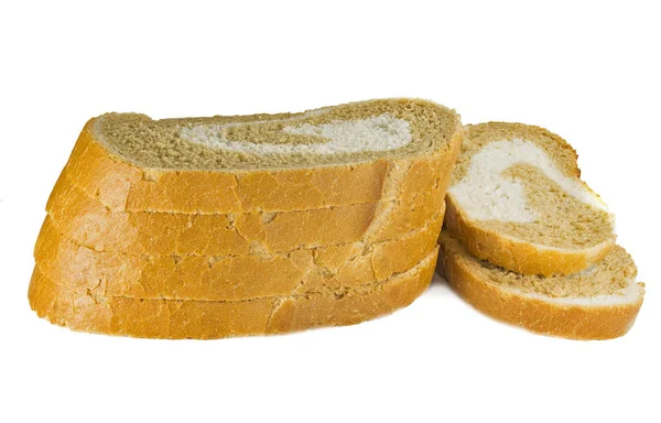 白い背景に新鮮な香りの黒と白のパンのスライスを分離 — ストック写真