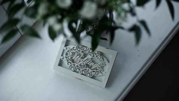 结婚戒指的婚礼装饰盒 — 图库视频影像