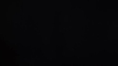 siyah bir arka plan üzerinde objektif güzel flaş geçişleri