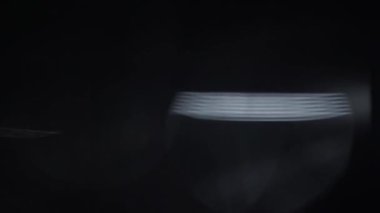 siyah bir arka plan üzerinde objektif güzel flaş geçişleri