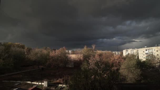 Céu Tempestuoso Sobre Cidade Casas — Vídeo de Stock