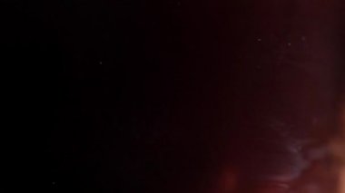 Süt ve kahve. Kahve ve Krema Karıştırma. makro yavaş çekim güzel arka plan vurdu