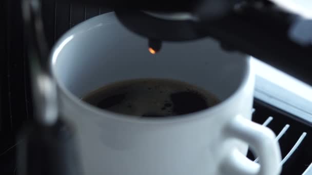 Distributeur de café avec tasse de café