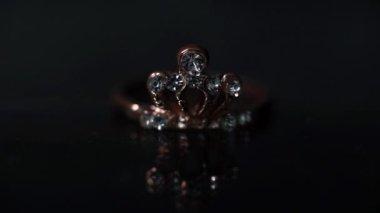 taşma ile güzel makro elmas yüzük