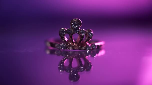 Όμορφη Μακροεντολή Διαμαντένιο Δαχτυλίδι Υπερχείλιση — Αρχείο Βίντεο