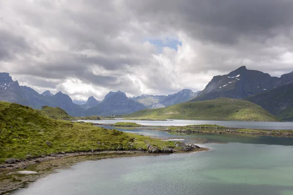 ノルウェーのロフォーテン諸島にレーヌの村の風景します — ストック写真