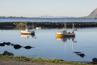 gece yarısı güneşi, Norveç'te Lofoten, Eggum, tekne