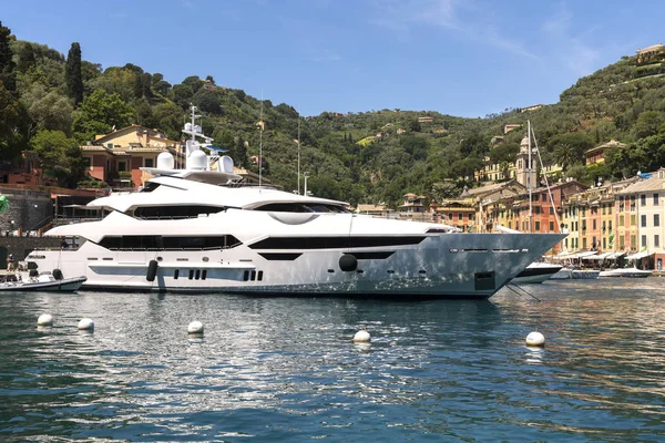 manzara, ev ve Villa Cenova İtalya Portofino sahil boyunca denizde