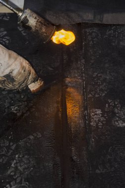 Kaplama ve izolasyon İtalya bir çatı yenileme sırasında su yalıtım döşeme