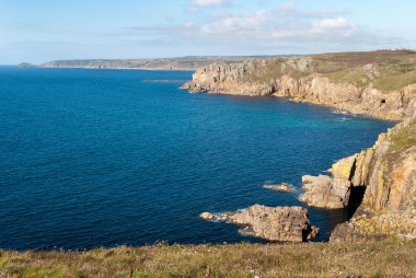 Lands End Cornwall manzaraya yaz aylarında görünümünü