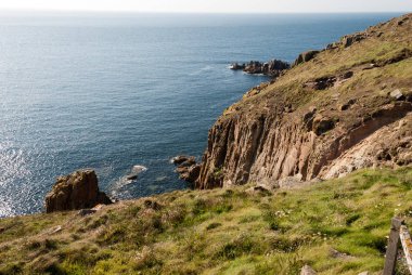 Lands End Cornwall manzaraya yaz aylarında görünümünü