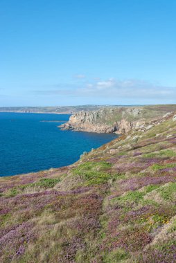 Lands End Cornwall manzaraya yaz aylarında görünümünü