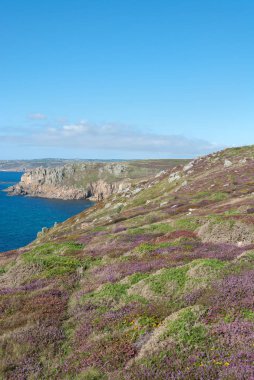 Lands End Cornwall manzaraya yaz aylarında görünümünü