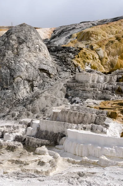 Wyoming Amerika'da mamut sıcak Springs termal yaylar