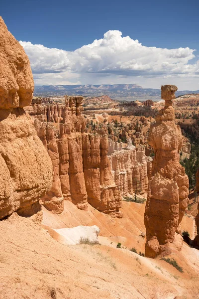 Τοπίο Σχετικά Bryce Canyon Για Τις Ηνωμένες Πολιτείες Της Αμερικής — Φωτογραφία Αρχείου