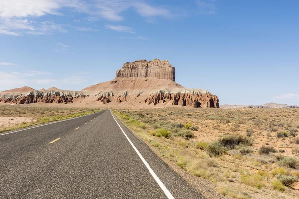 yolda doğal dolaşık yol Capitol resif Milli Parkı'nda Amerika Birleşik Devletleri