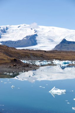 İzlanda'daki jokulsarlon gölde buz Dağı