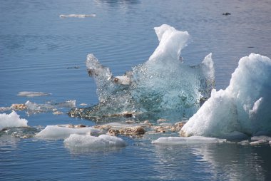 İzlanda'daki jokulsarlon gölde buz Dağı