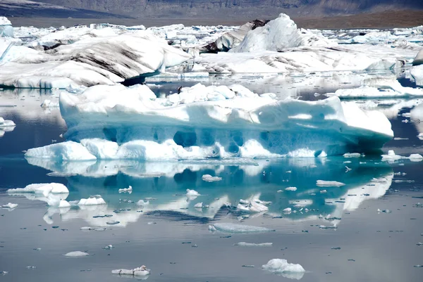 Παγόβουνο Στη Λίμνη Jokulsarlon Στην Ισλανδία — Φωτογραφία Αρχείου