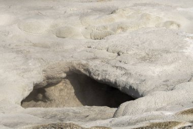 Siyah kum havzasında Yellowstone Milli Parkı'nda Wyoming Şofben
