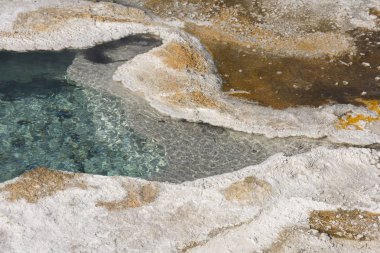 Wyoming 'deki Yellowstone Ulusal Parkı' nda gayzer.