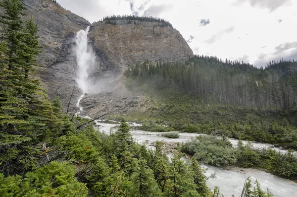 Takakkaw Cae Parque Nacional Yoho Canadá —  Fotos de Stock