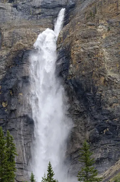 Takakkaw Cae Parque Nacional Yoho Canadá —  Fotos de Stock