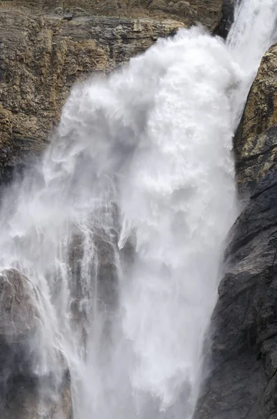 Takakkaw Cae Parque Nacional Yoho Canadá —  Fotos de Stock