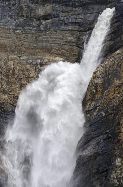 Takakkaw Cae Parque Nacional Yoho Canadá —  Fotos de Stock