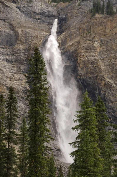 Takakkaw Cae Parque Nacional Yoho Canadá —  Fotos de Stock