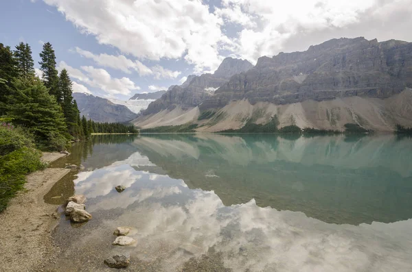 Lago Bow Giorno Nuvoloso Estate Nel Parco Nazionale Banff Alberta — Foto Stock