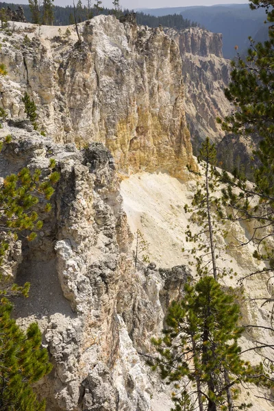 Nažloutlá Řeka Padá Něj Yellowstonské Národní Park Wyomingu — Stock fotografie