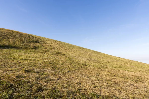 晴れた日にイタリアのアントラ山を歩く — ストック写真