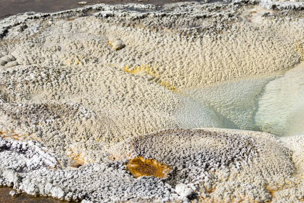 Гейзер Старом Верном Бассейне Йеллоустонского Национального Парка Вайоминге — стоковое фото