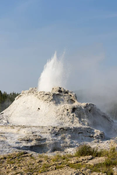 Vár Hűséges Geyser Régi Hűséges Medence Yellowstone Nemzeti Park Wyoming — Stock Fotó