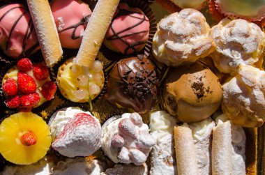 tipik Sicilya tatlılar tepsi