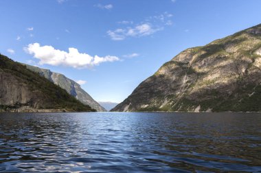 Norveç'te Sognefjord Laerdal dağlar arasında tekne yolculuğu
