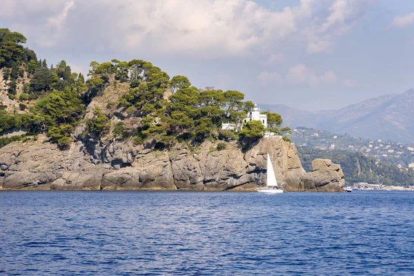 イタリアのジェノヴァのポルトフィーノの海岸のボートの旅の間に見られる風景 住宅や別荘 — ストック写真