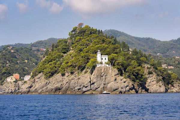 イタリアのジェノヴァのポルトフィーノの海岸のボートの旅の間に見られる風景 住宅や別荘 — ストック写真