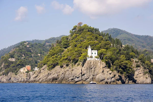 イタリアのジェノヴァのポルトフィーノの海岸のボートの旅の間に見られる風景 住宅や別荘 — ストック写真