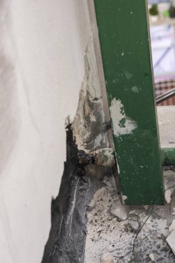 Kaplama ve izolasyon İtalya bir çatı yenileme sırasında su yalıtım döşeme