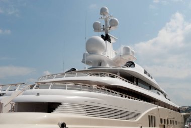 Cenova Limanı 'nda yat ve tekne detayları