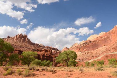 yolda doğal dolaşık yol Capitol resif Milli Parkı'nda Amerika Birleşik Devletleri