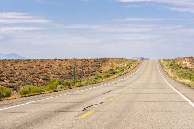 Amerika Birleşik Devletleri'nde Goblin devlet parkı üzerinde yol