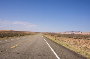 Amerika Birleşik Devletleri'nde Goblin devlet parkı üzerinde yol